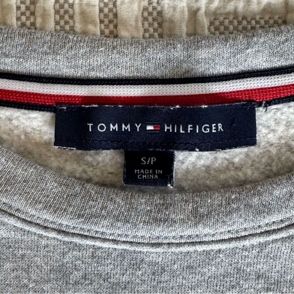 Tommy Hilfiger Flag Logo Crewneck Sweatshirt Grey | Unisex Small | Classic 90s - Picture 4 of 8